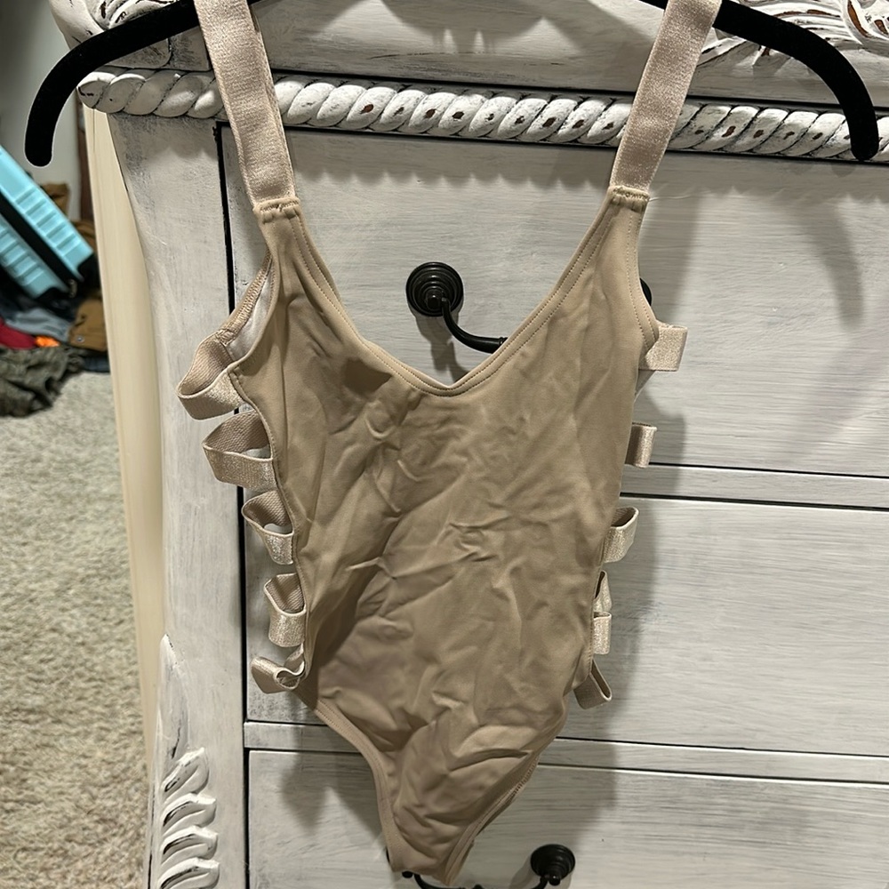 ASOS SWIM - Picture 4 of 7